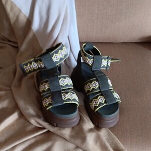 UGG Women's Sandals with Patterned Straps in Black and Brown